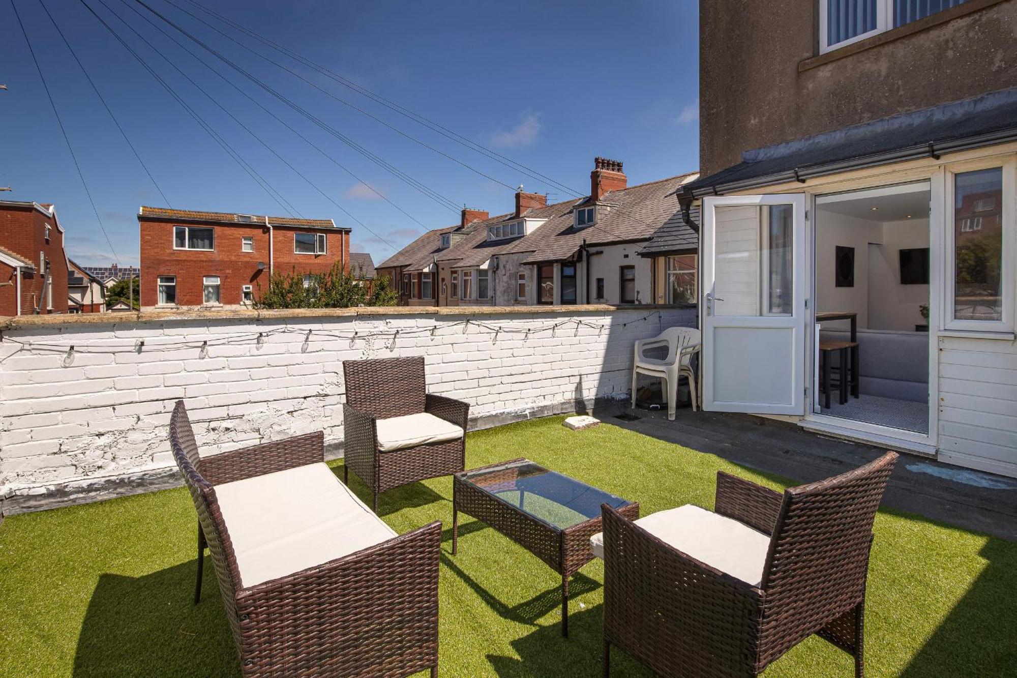 02 Holmfield Apartment Blackpool Exterior photo